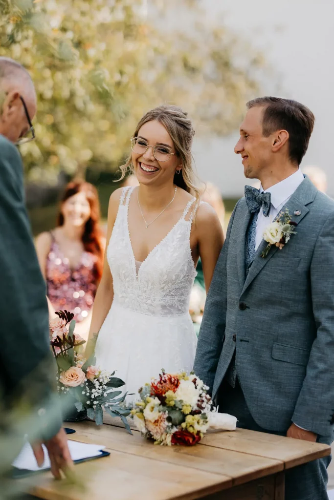 Brautpaar während der Trauung